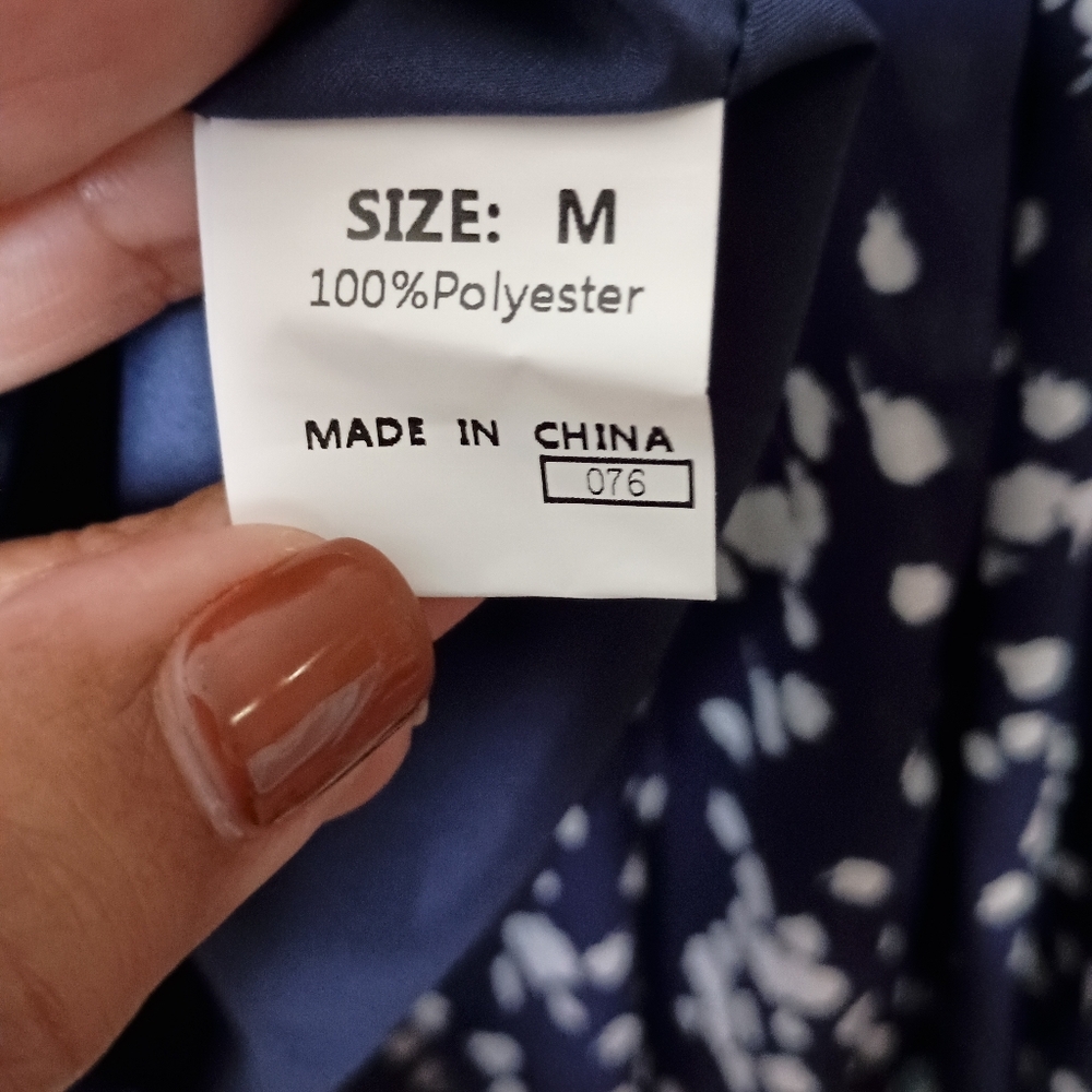 Dokotoo Alicia Floral Blouse Medium Navy White V-Neck Smocked Long Sleeve Office - Picture 12 of 13